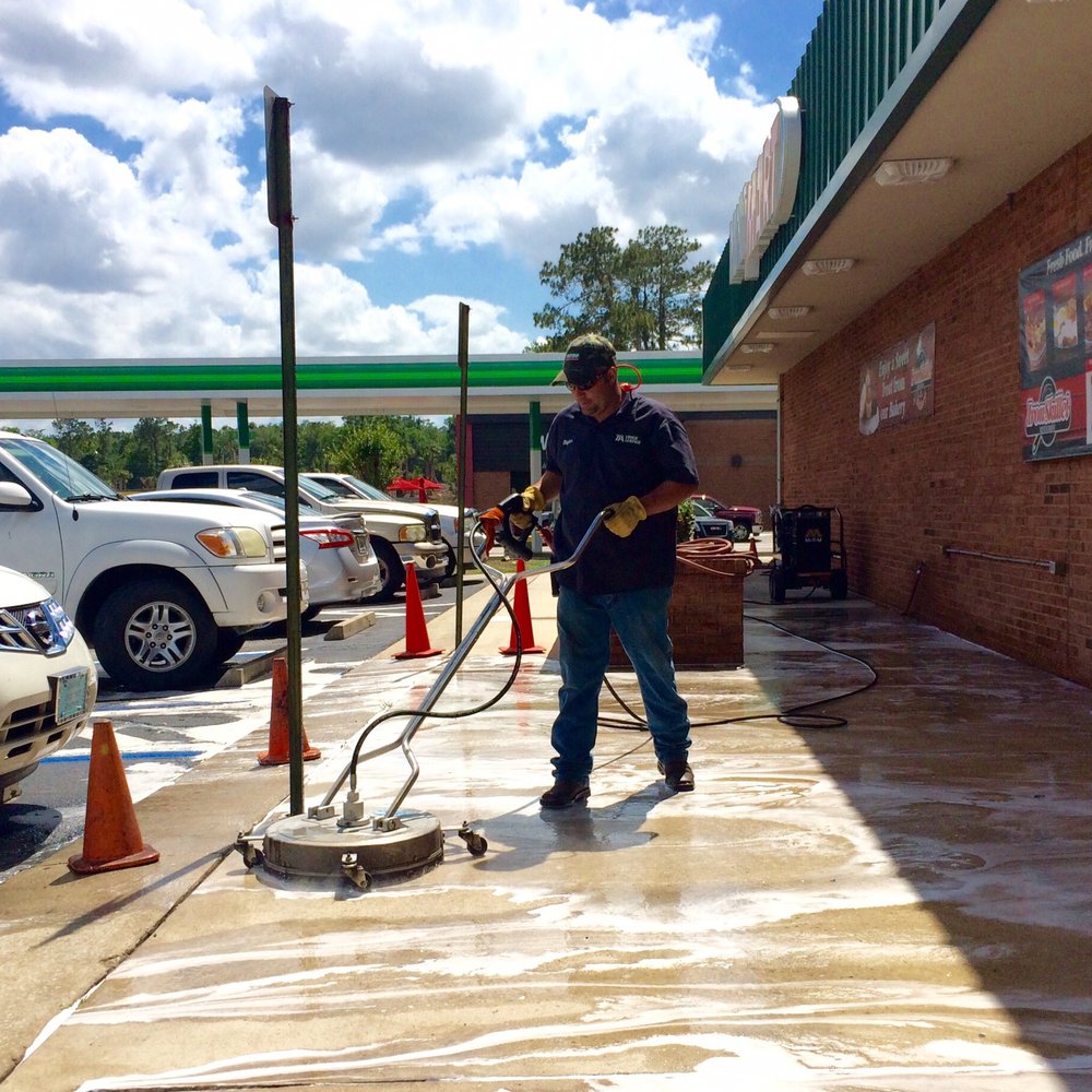 Petro - Keeping the outside nice & clean-2017 - Service Stations Near Me - Reddick, Florida