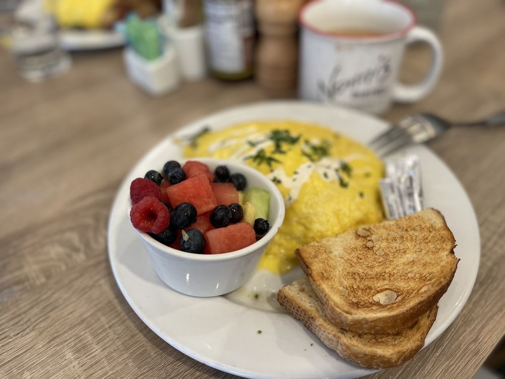 Nonni's Bistro