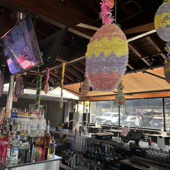 Better Buzz Coffee Hillcrest - Bar area holiday decor - Coffee & Tea Near Me - San Diego, California Better Buzz Coffee Hillcrest - Bar area holiday decor - Coffee & Tea Near Me - San Diego, California