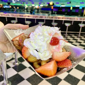 Ritz Eats & Sweets - Strawberry shortcake donuts - Desserts Near Me - Orem, Utah