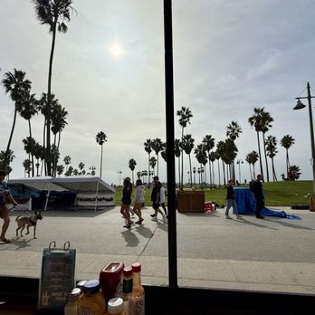 Venice Beach Boardwalk - Beaches Near Me - Venice, California Venice Beach Boardwalk - Beaches Near Me - Venice, California