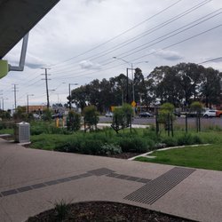 Keon Park Railway Station - Garden