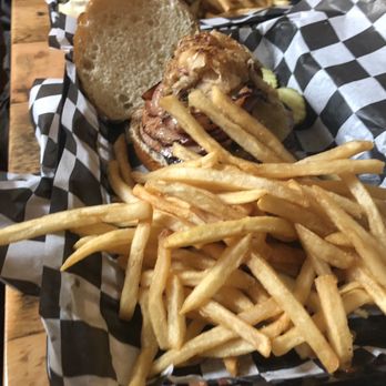 Angler's Bar & Grill - Berlin burger - Pizza Near Me - Hayward, Wisconsin