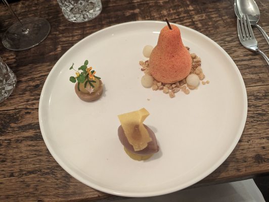 Restaurant Jellyfish by Stefan Fäth by null