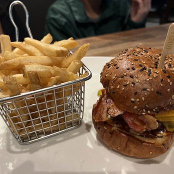 Yard House - BBQ Bacon Cheddar - New American Near Me - Rancho Cucamonga, California