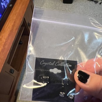 Rl Wholesale Jewelry - $5 black stud earrings. - Jewelry Near Me - Johnston, Rhode Island Rl Wholesale Jewelry - $5 black stud earrings. - Jewelry Near Me - Johnston, Rhode Island
