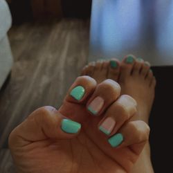 Q Nails Gurnee - Mami and Pedi 70$