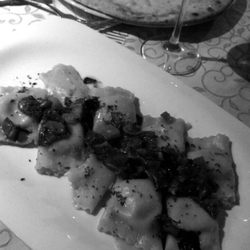 Kusk Pub  Pizzeria Bar - telaggio cheese filled ravioli with walnut and sautéed mushroom ragout
