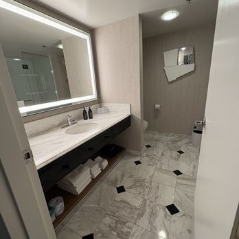 MGM Grand - Bathroom - Hotels Near Me - Las Vegas, Nevada MGM Grand - Bathroom - Hotels Near Me - Las Vegas, Nevada
