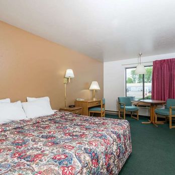 Super 8 by Wyndham Shawano - Guest room - Hotels Near Me - Shawano, Wisconsin Super 8 by Wyndham Shawano - Guest room - Hotels Near Me - Shawano, Wisconsin