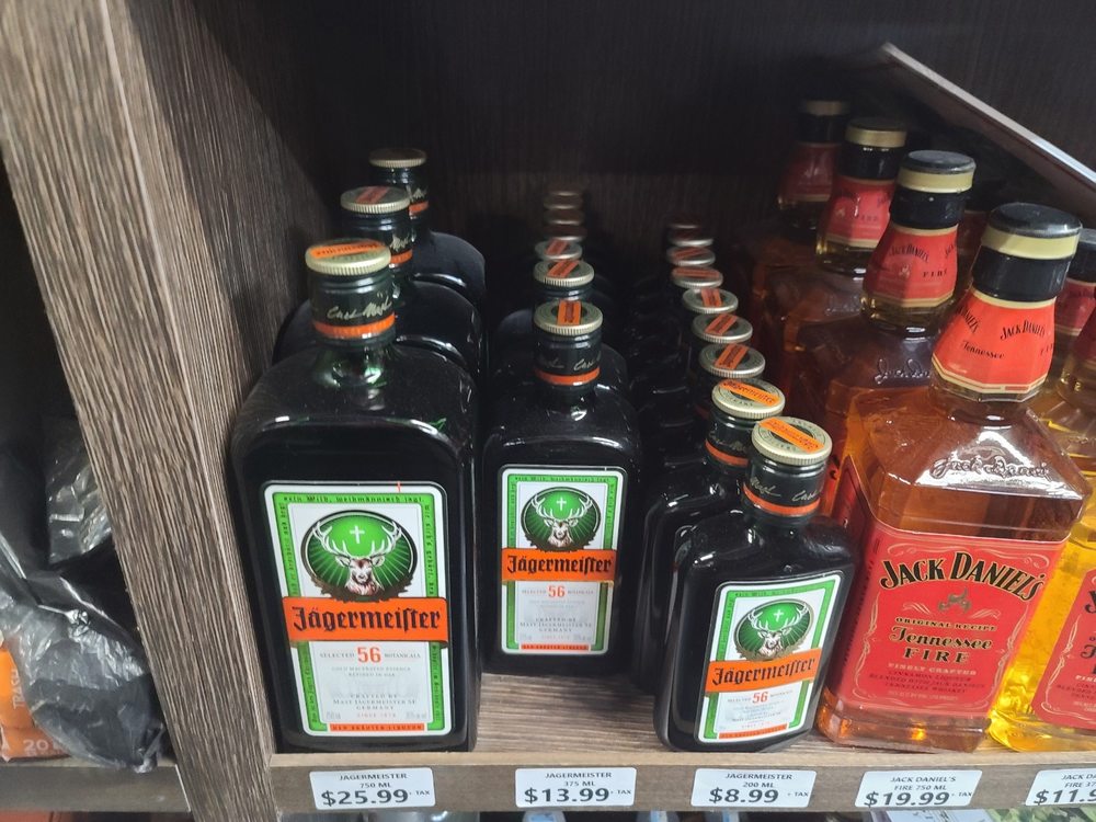 MADDOX LIQUOR AND GROCERY Updated September 2024 83 Photos 3243