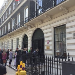 Embassy Of The Polish Republic - Kolejka do głosowania w I turze Wyborów Prezydenckich 2015
