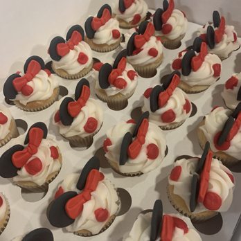 Marin Cake Studio - Mini Minnie Mouse cupcakes - Bakeries Near Me - San Rafael, California