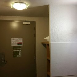 B&B Hôtel Quimper Sud Bénodet - Entrée de la chambre