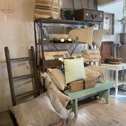 Tin Barn Market