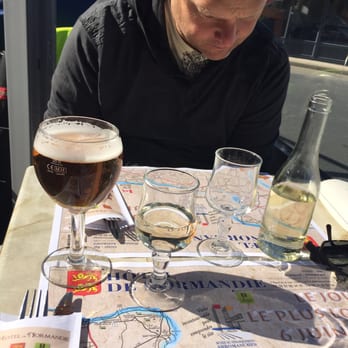 Hotel de Normandie - Enjoying the outdoors - Seafood Near Me - Arromanches-les-Bains, 14