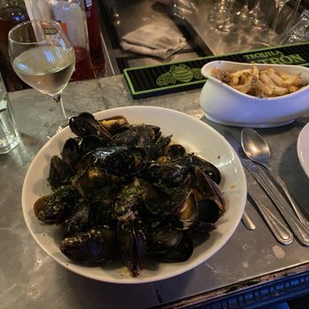 La Bonne Table - Mussels with Pommes Frites and white Bordeaux wine. - French Near Me - San Diego, California La Bonne Table - Mussels with Pommes Frites and white Bordeaux wine. - French Near Me - San Diego, California