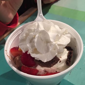 Surfin' Spoon - Chocolate. Vanilla. Cheesecake. Whipped Cream. Thin Mints. Strawberries. Raspberries. Captain Crunch. - Ice Cream & Frozen Yogurt Near Me - Nags Head, North Carolina