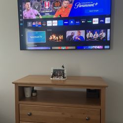 Tech Smart - Samsung wall mounted QLED S70c 55 inch 4k tv.