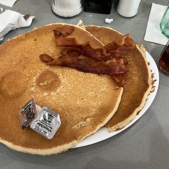 Sunrise Cafe Fishers - Pancakes and bacon - Breakfast & Brunch Near Me - Fishers, Indiana