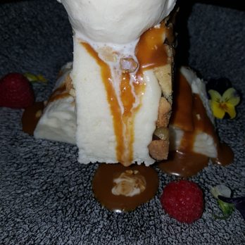 Tora Cancun - Mascarpone Cheesecake with miso caramel topped with vanilla ice cream - Japanese Near Me - Cancún, ROO