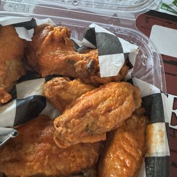 Woodstone Pizzeria - Mango habanero and buffalo wings - Pizza Near Me - Bakersfield, California