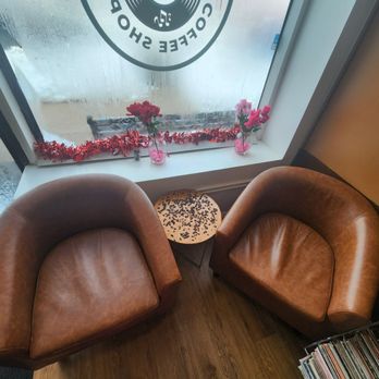 R & Beans Coffee - Seating - Coffee & Tea Near Me - Woodbridge Township, New Jersey