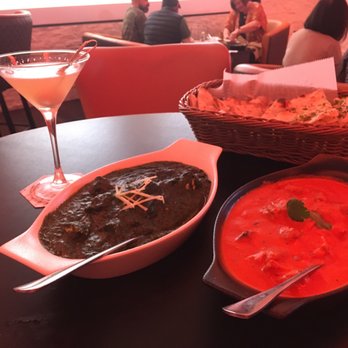 Samudhra - Palak Paneer (left) and Murgh Dilliwala (right) with side of Garlic Naan and Tandoori Roti - Indian Near Me - Franklin Park, New Jersey Samudhra - Palak Paneer (left) and Murgh Dilliwala (right) with side of Garlic Naan and Tandoori Roti - Indian Near Me - Franklin Park, New Jersey