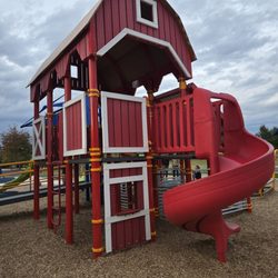 Knightdale Station Park - Barn House