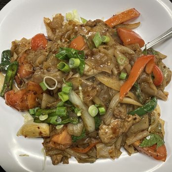 Sizzling Wok - 61. Drunken Noodle - Thai Near Me - Long Beach, California