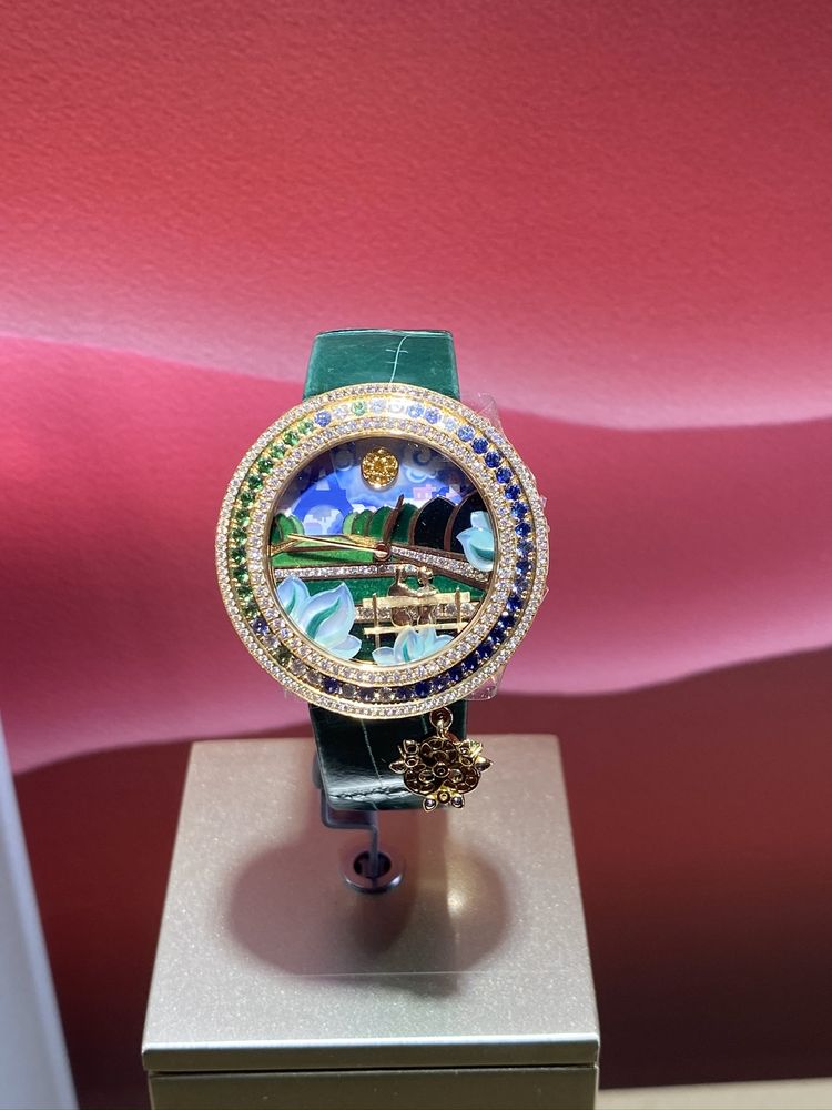 VAN CLEEF & ARPELS 23 Photos 3393 Peach Tree Rd NE, Atlanta