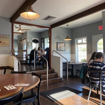 Chowder Bowl - Dining area - Seafood Near Me - Newport, Oregon
