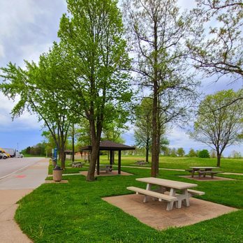 Krisdala Baca Rest Area - Picnic Area - Rest Stops Near Me - Alpha, Illinois