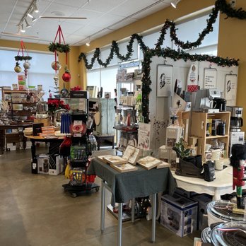 Chef Darin's Kitchen Table - Interior with lovely holiday decor - Kitchen Supplies Near Me - Savannah, Georgia