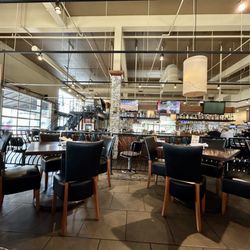 Bar Louie - Perrysburg - Dining and bar area