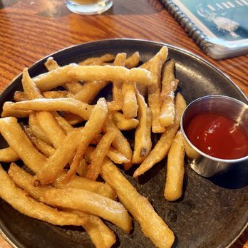 Lulu's Waikiki - Garlic Fries - Burgers Near Me - Honolulu, Hawaii