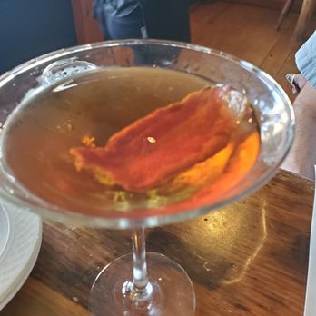 Lakehouse Grille - Poorly executed bacon Manhattan - American Near Me - Meredith, New Hampshire Lakehouse Grille - Poorly executed bacon Manhattan - American Near Me - Meredith, New Hampshire
