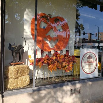 Lickity Split Frozen Custard & Sweets - a window display - Ice Cream & Frozen Yogurt Near Me - Chicago, Illinois