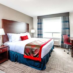 Ramada by Wyndham Moose Jaw - 1 King Bed Room