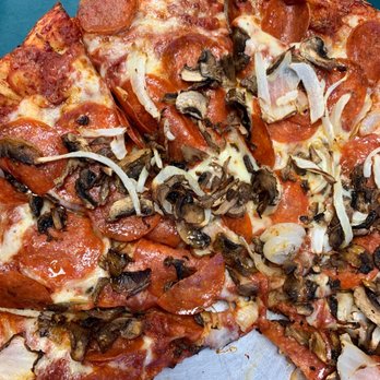 Stadium Pizza - Large pepperoni, mushroom, and onion; extra sauce, well done - Pizza Near Me - San Jacinto, California Stadium Pizza - Large pepperoni, mushroom, and onion; extra sauce, well done - Pizza Near Me - San Jacinto, California