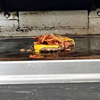 The Orange Line - Well Done overcooked Bacon Cheese Burger - Beer Bar Near Me - Chicago, Illinois