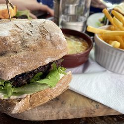 Tigh Neachtain - Lamb Burger