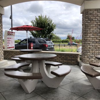 In-N-Out Burger - Outdoor seating - Burgers Near Me - Keizer, Oregon In-N-Out Burger - Outdoor seating - Burgers Near Me - Keizer, Oregon