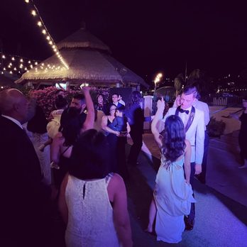 Essential Event DJ - Last dance of the night for this awesome wedding at Kona Kai Resort & Spa. - DJs Near Me Essential Event DJ - Last dance of the night for this awesome wedding at Kona Kai Resort & Spa. - DJs Near Me