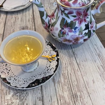 Farmhouse Blakeslee - Tea - New American Near Me - Blakeslee, Pennsylvania