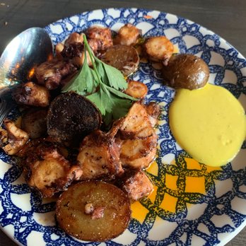 Lil Ba-Ba-Reeba! - Spanish Octopus a la Plancha
potatoes, nduja vinaigrette & aioli - Seafood Near Me - Chicago, Illinois Lil Ba-Ba-Reeba! - Spanish Octopus a la Plancha
potatoes, nduja vinaigrette & aioli - Seafood Near Me - Chicago, Illinois