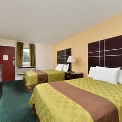 Americas Best Value Inn Port Jefferson Station Long Island - Two Double Bed Guest Room