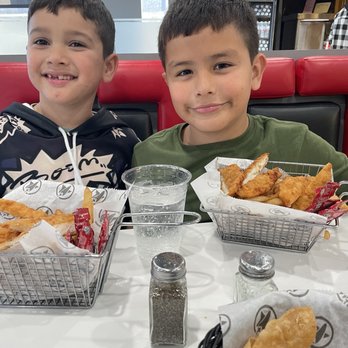 La Estrella Tacos & Seafood - Kids, chicken strip basket - Mexican Near Me - Lathrop, California La Estrella Tacos & Seafood - Kids, chicken strip basket - Mexican Near Me - Lathrop, California