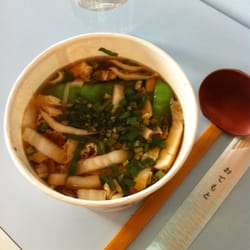 Steam - Nudelsoppan som man får när man beställer 12 dumplings