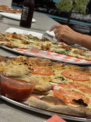 Ozzy's Apizza by null